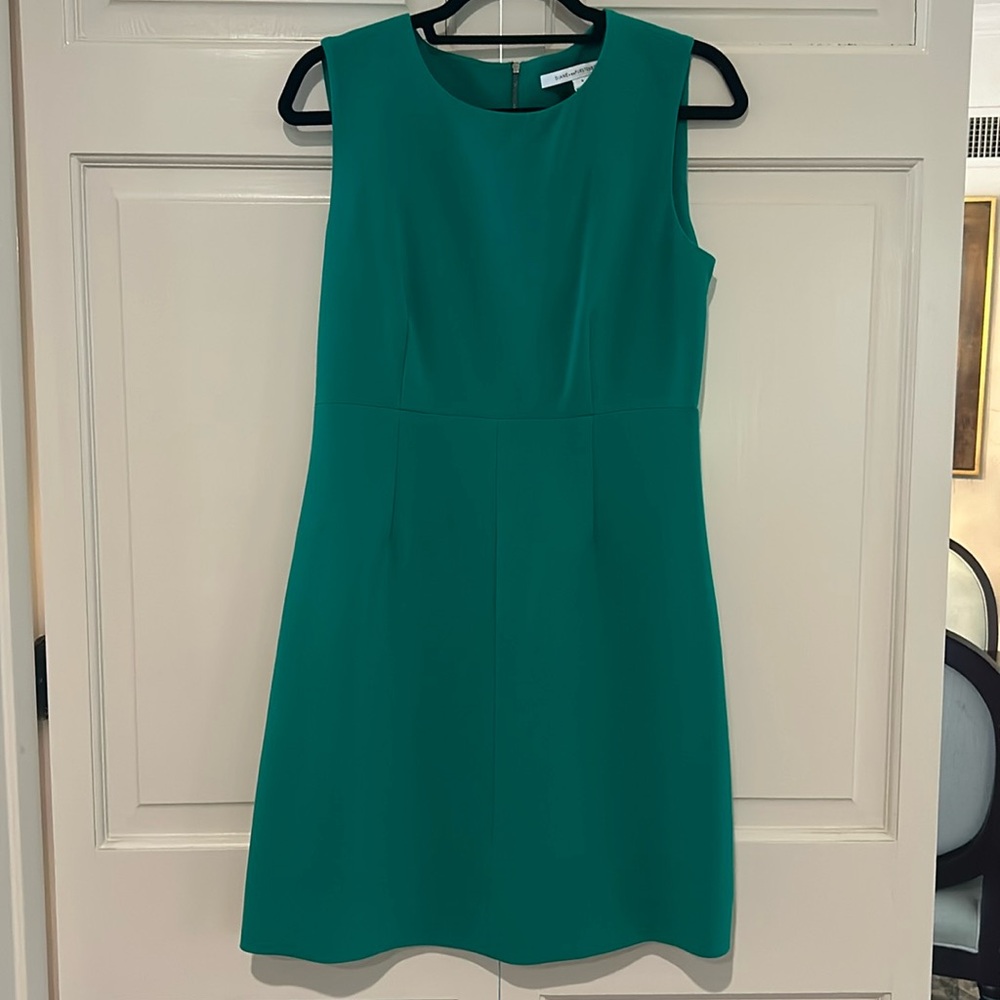 Gorgeous Kelly green DVF cocktail dress!